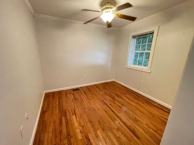 Building Photo - Nice 3br house w/ parking, central AC - wa...