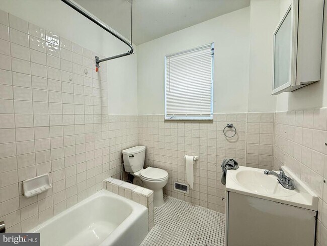 Building Photo - 2517 S Camac St