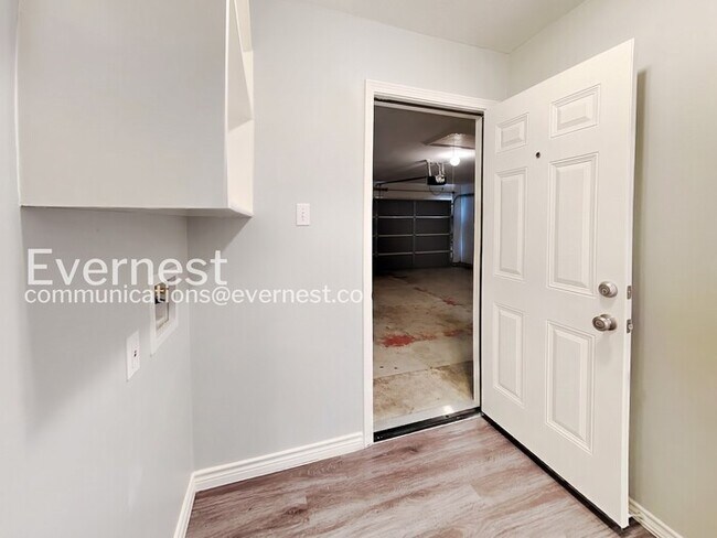 Building Photo - Spacious Home with Fenced Yard and Attached Garage / 4 Bed, 2 Bath / Pet-friendly / Coming Soon!