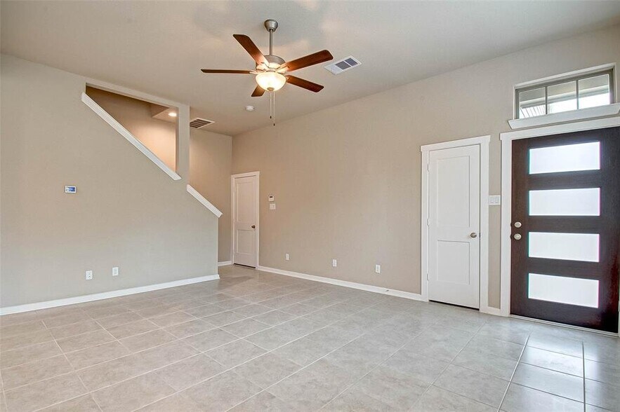 Building Photo - 332 N Spotted Fern Dr