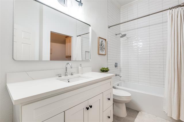 Building Photo - 5709 Lewis St