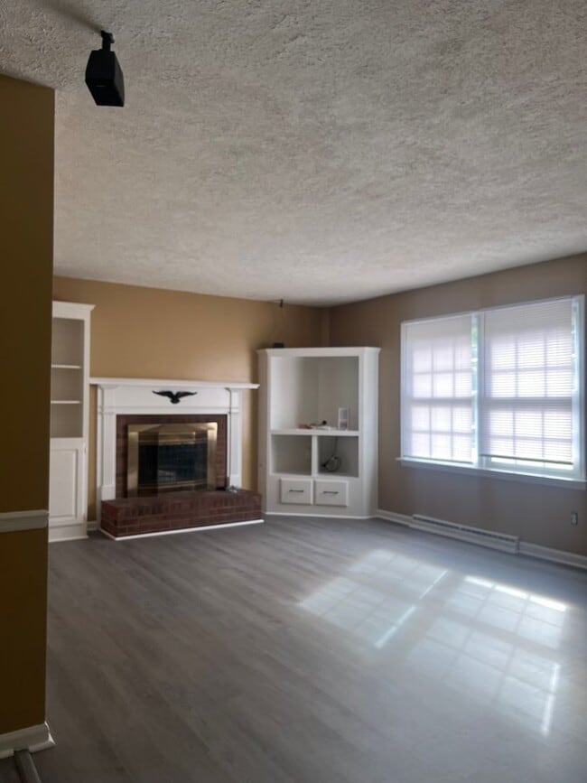 Building Photo - 848 Catalina Dr