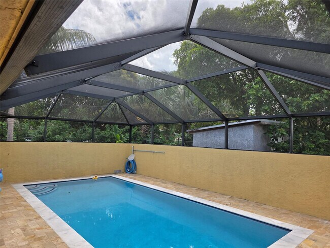 Building Photo - 4031 NE 8th Ave