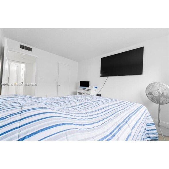 Building Photo - 7419 SW 152nd Ave