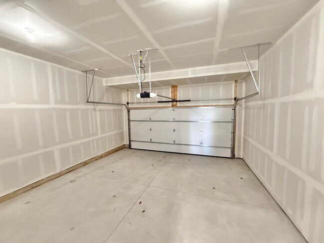 Building Photo - 5586 E Spaniel Dr