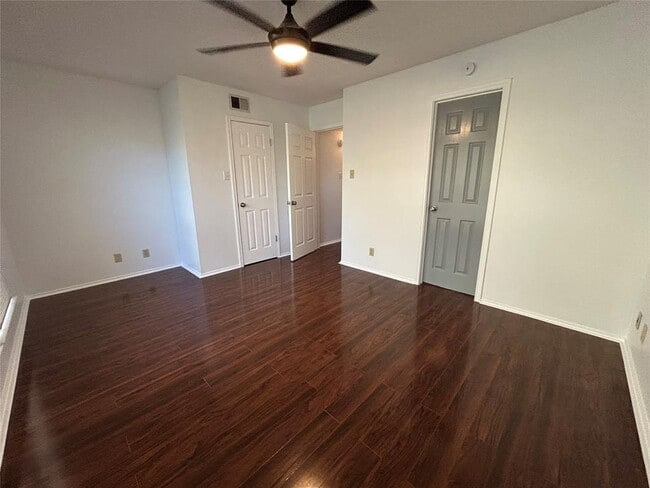 Building Photo - 3809 Spicewood Springs Rd