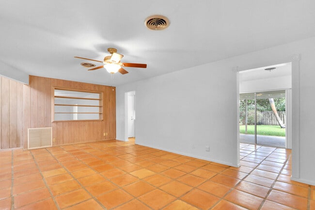 Building Photo - 705 Osprey Way