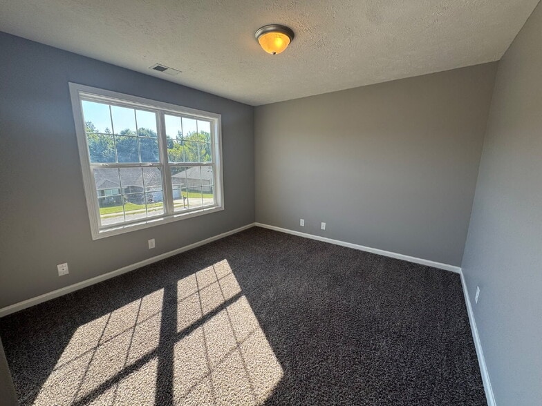 Building Photo - 1351 Freedom Dr
