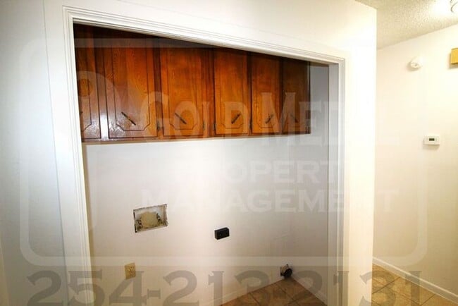 Building Photo - 2302 Hunt Dr