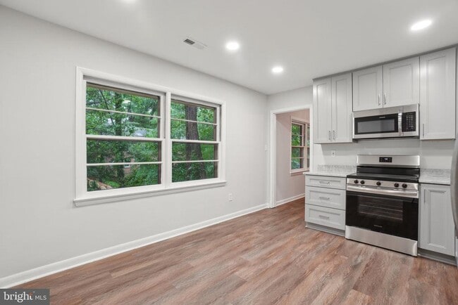 Building Photo - 1440 Woodacre Dr