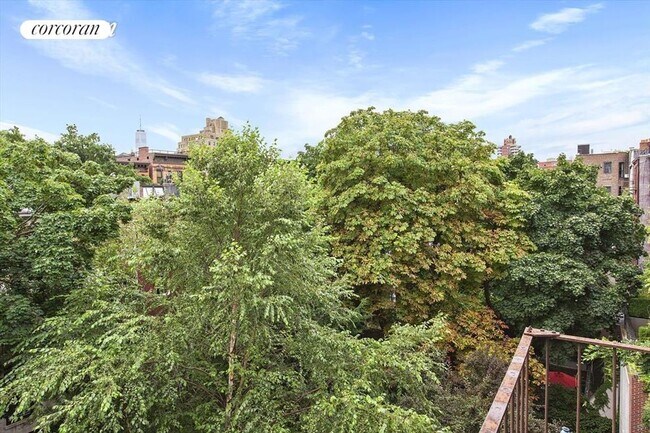 Building Photo - 58 Perry St