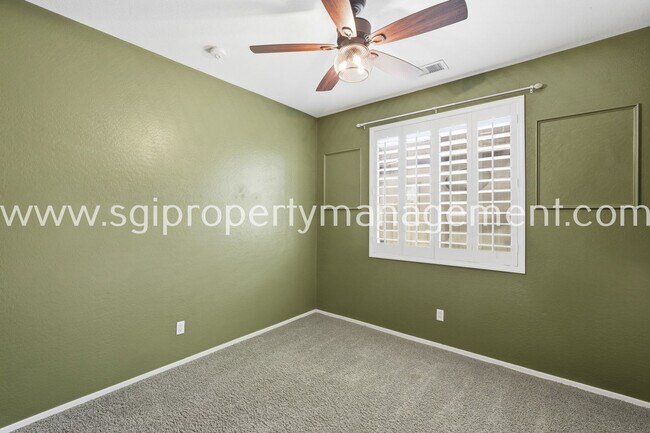 Building Photo - 12442 N 82nd Ln