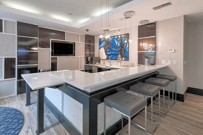 Building Photo - 238 S West St