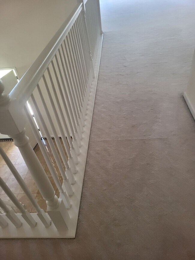 Building Photo - 5049 Pine Lake Ct