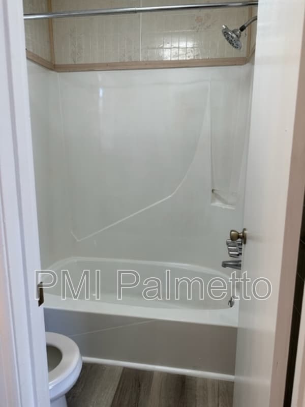 Building Photo - 106 Temple Walk Rd