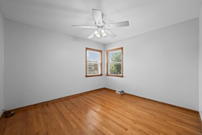 Building Photo - 8610 W Summerdale Ave