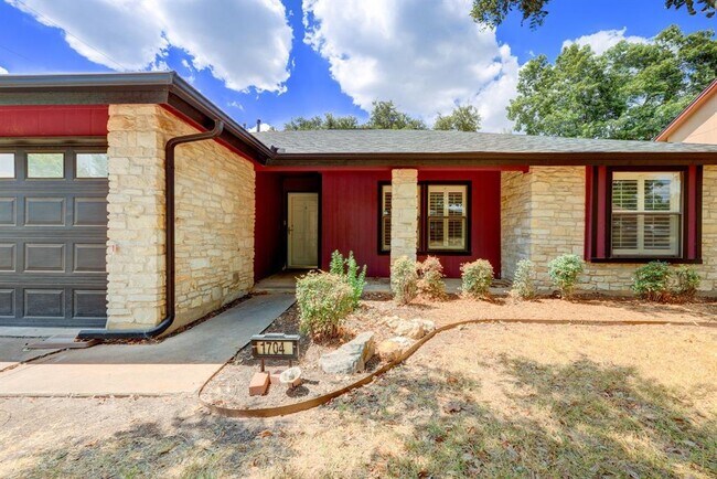 Building Photo - 1704 Foxfire Dr