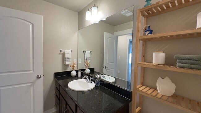 Building Photo - Great Townhome in Timnath Lakes