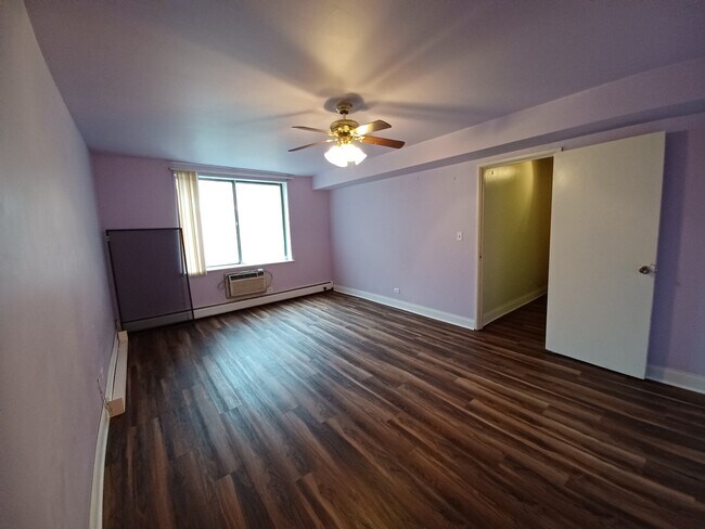 Building Photo - 7320 N Rogers Ave