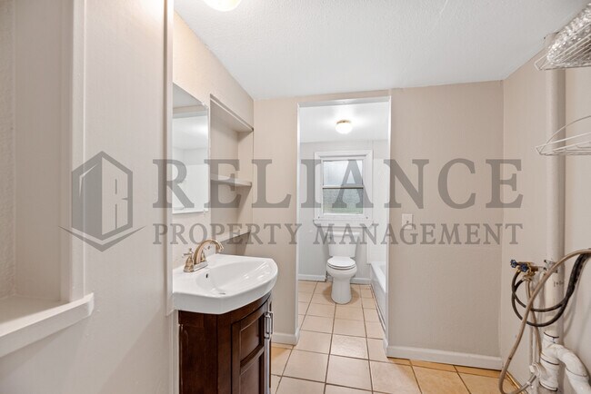 Building Photo - 508 N Tracy St