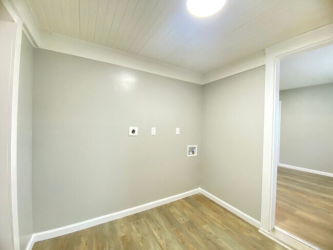 Building Photo - Finley St. 3217