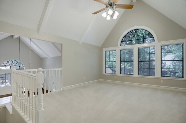 Building Photo - Beautiful 4 Bedroom 3 Bathroom Home Locate...