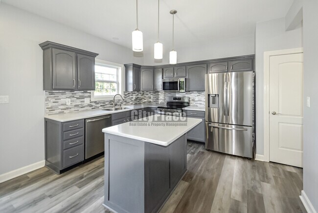 Building Photo - 4440 Valley Trace Dr