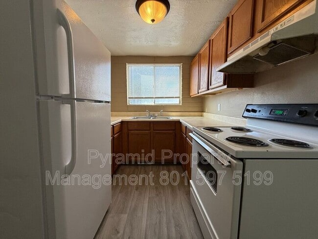 Building Photo - 805 S Cheyenne St