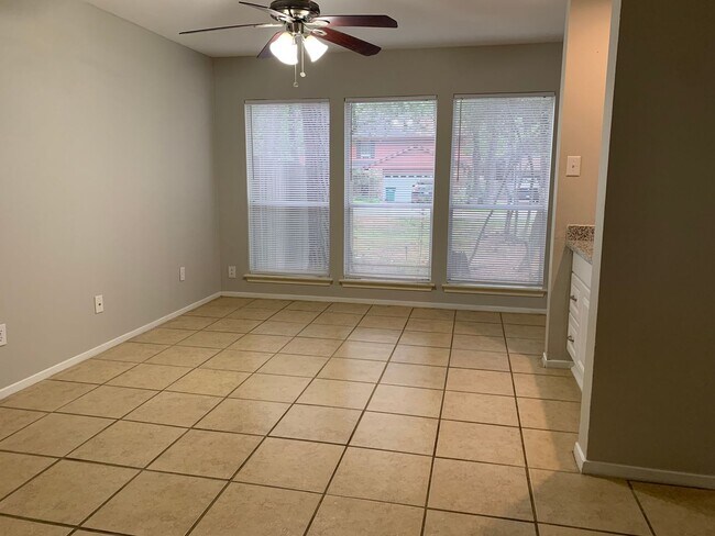 Building Photo - Great Floor Plan