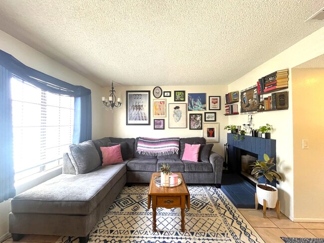 Building Photo - 2 bed, 1.5 bath in Riverside, CA!