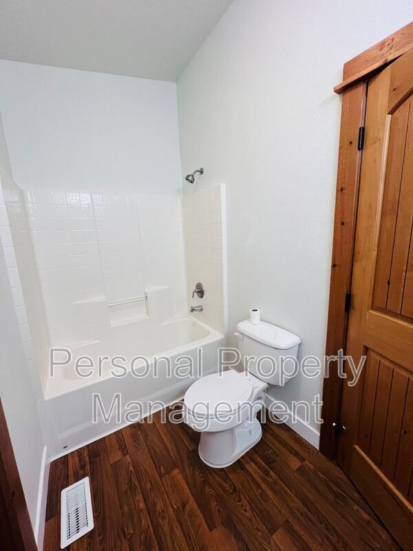 Building Photo - 21814 NE Cedar Creek Rd