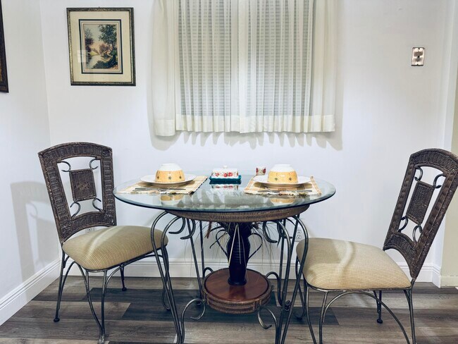 Building Photo - 520 SW 18th St