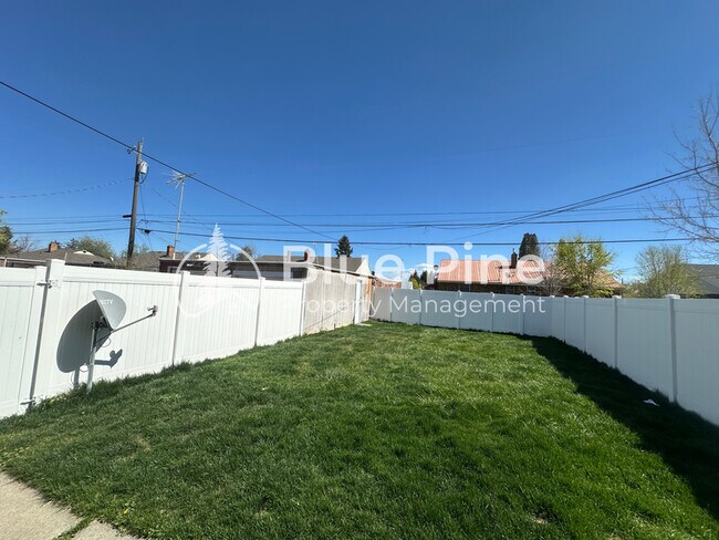 Building Photo - 577-577 Tendoy Dr