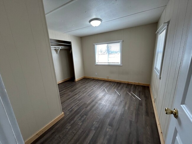 Building Photo - 3 Bed 1.5 Bath Fully Remodeled Mobile Home...