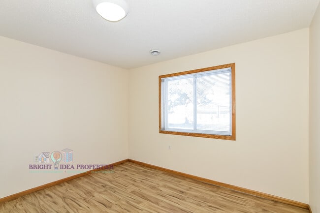 Building Photo - 2737 Douglas Dr N