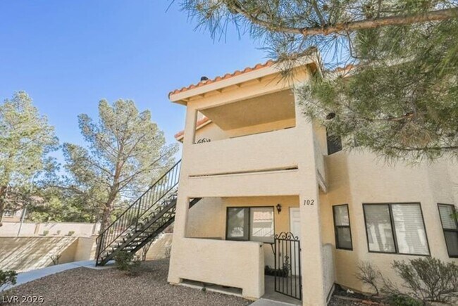 Building Photo - 1205 N Buffalo Dr