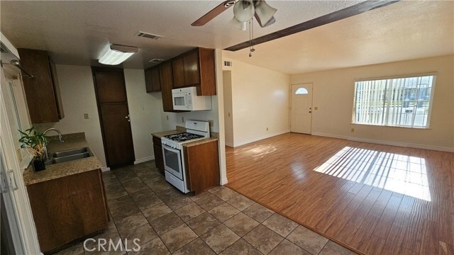 Building Photo - 801 Belinda Ln