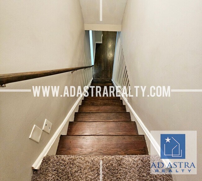 Building Photo - Beautiful 3 Bed 2 Bath Brick Home in KCMO!...