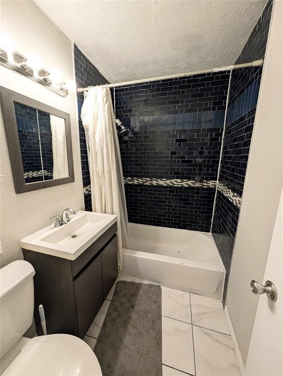 Building Photo - 217 E Douglas Dr