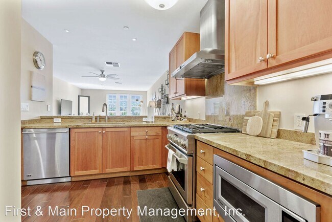 Building Photo - 1 br, 1 bath House - 588 Main Street, Unit...