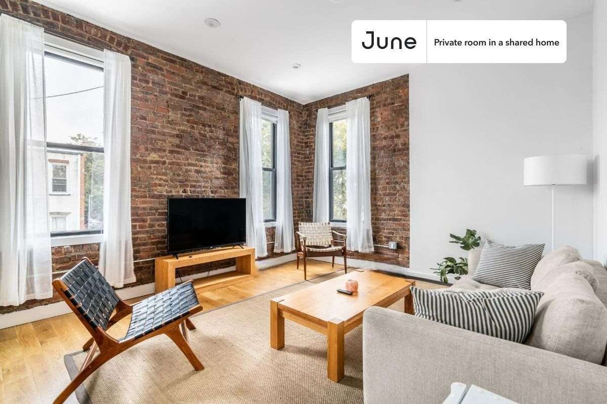 Building Photo - Room in Shared 5 bed/3 bath home