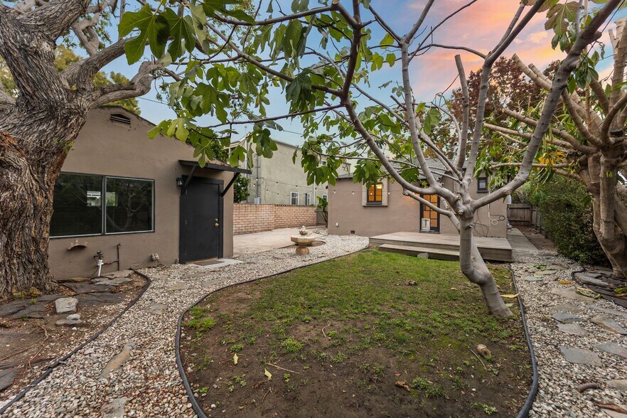 Building Photo - 3781 Greenwood Ave