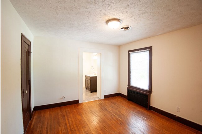 Building Photo - 706 N Washington St