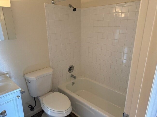 Building Photo - 1025 W Parkway Ave