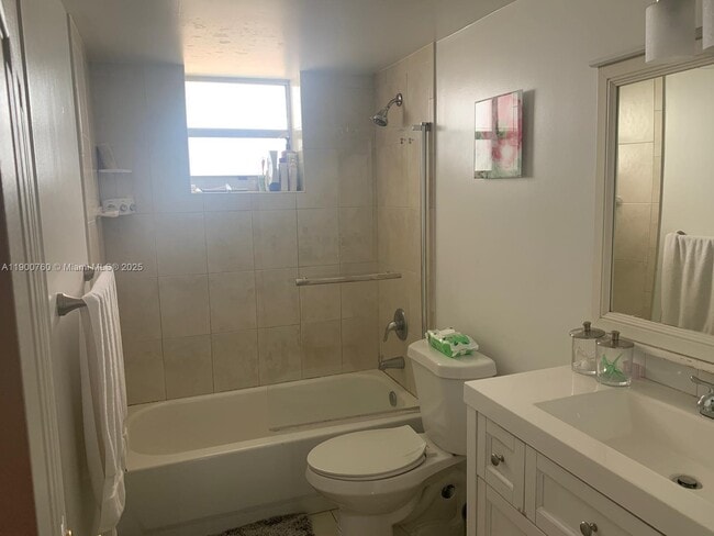 Building Photo - 2903 N Miami Beach Blvd