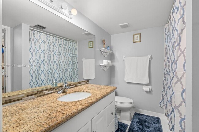 Building Photo - 3083 N Oakland Forest Dr