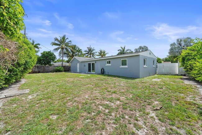 Building Photo - 2071 W Carol Cir