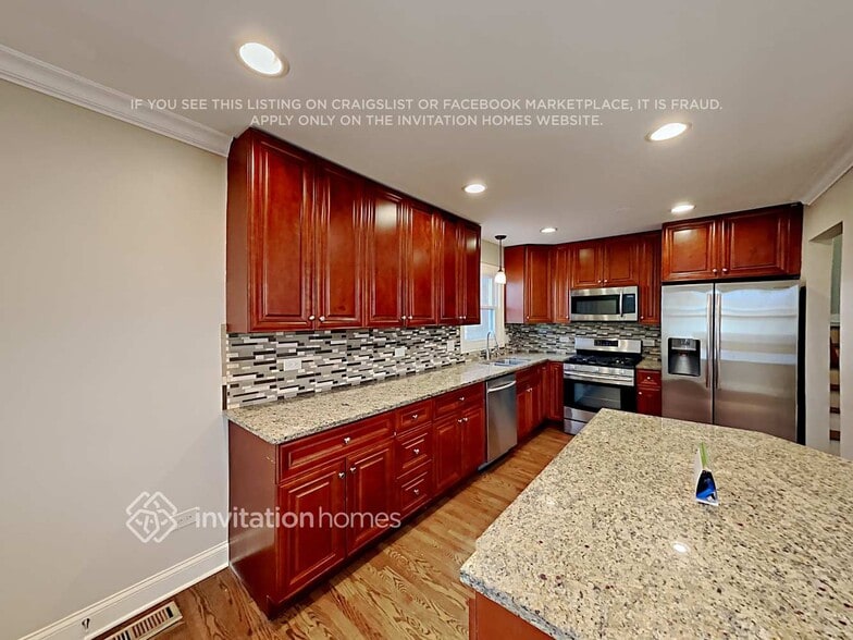 Building Photo - 2436 George St