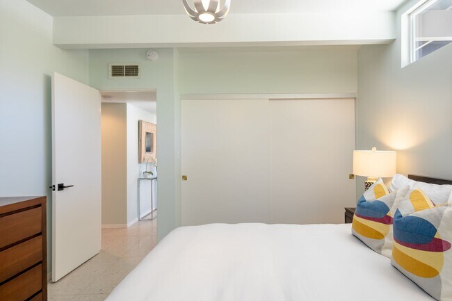 Building Photo - Luxury Mid Century Oasis in Palm Springs (Monthly Only - No Long Term)