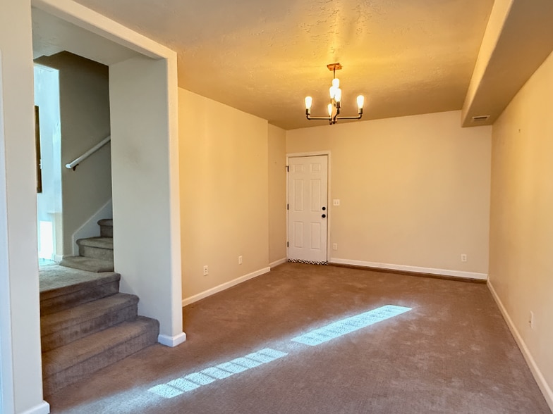 Building Photo - 578 Lind Ave